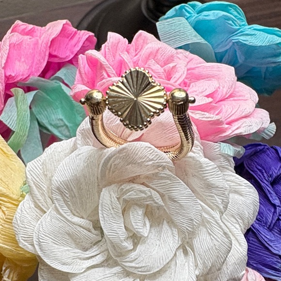 14K Elegant Black and Gold Women's Ring - Picture 2 of 6